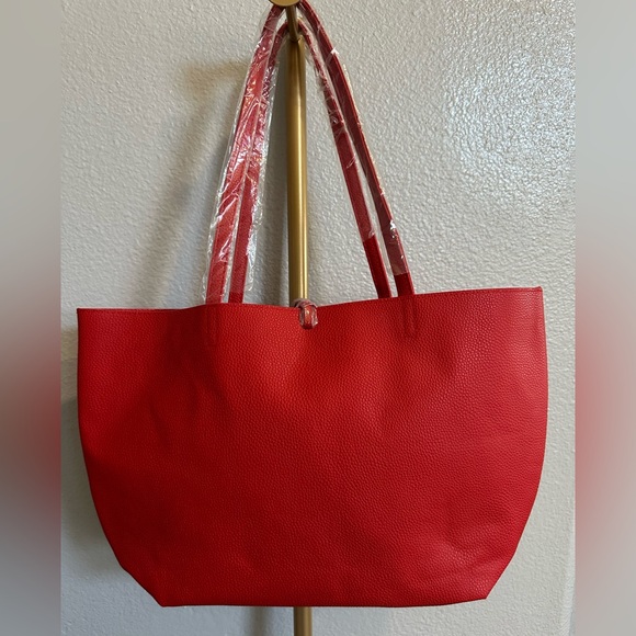 NWT Badgley Mischka Red Tote Bag with Gold Chain Design - Picture 4 of 8